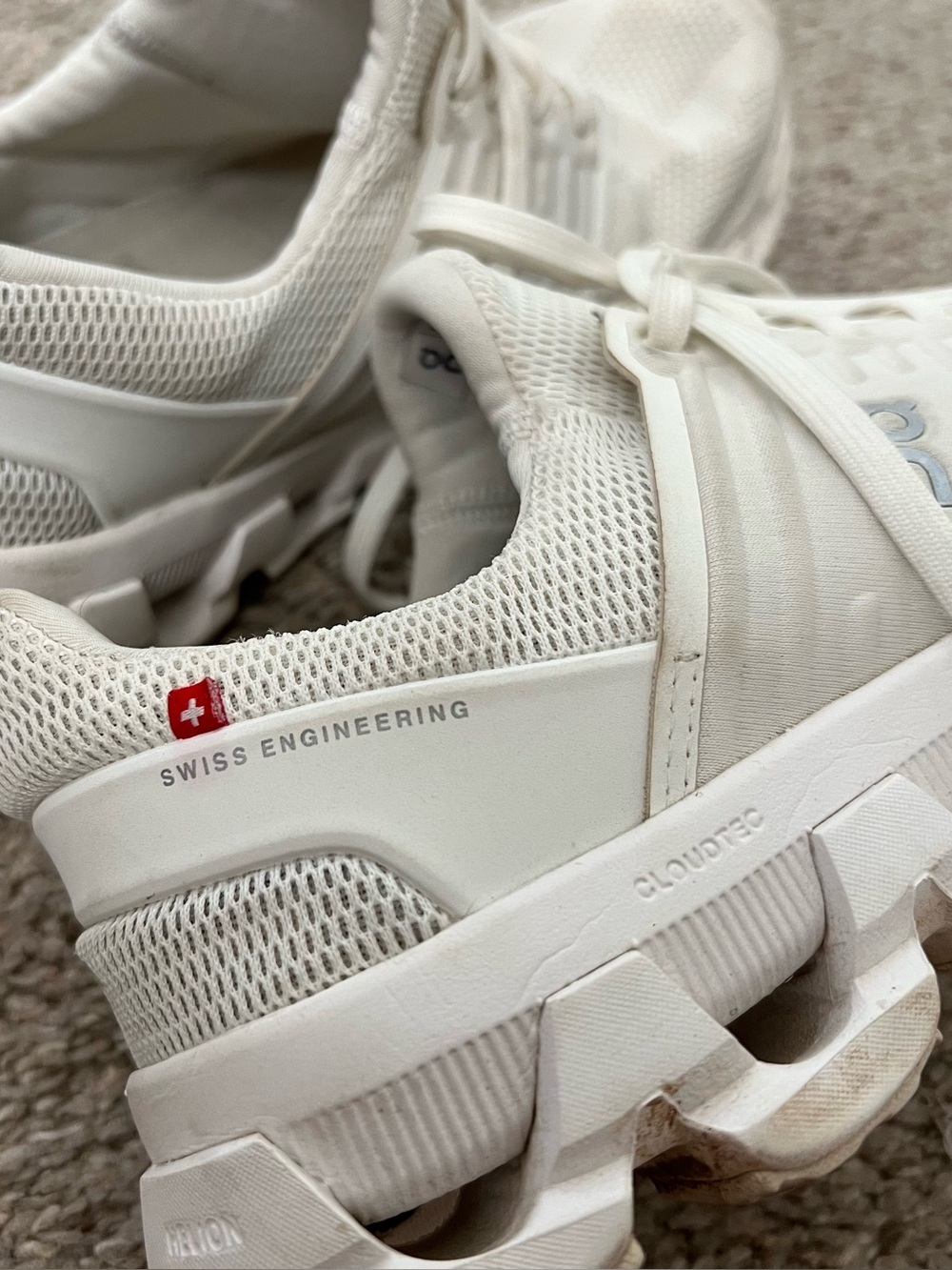 ON Cloudrunning Women’s White Mesh Lace-Up Sneakers Size 8 - Picture 5 of 12